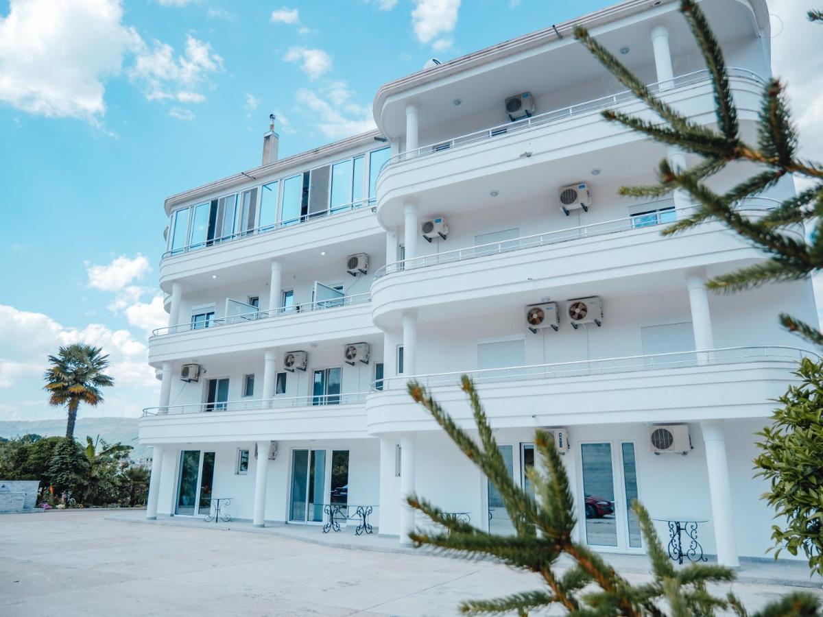 Апартаменти Gjenashaj *
